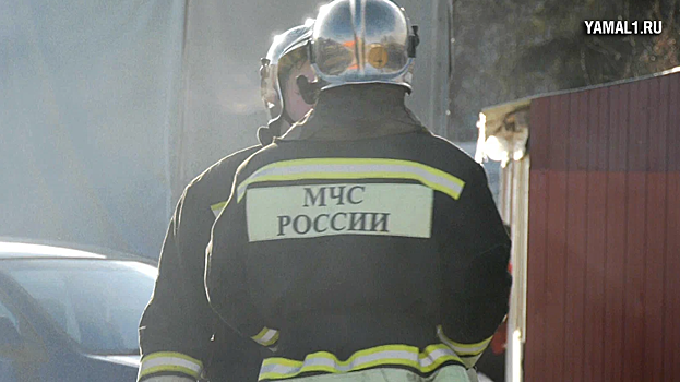 В Муравленко на улице Нефтяников сгорел гараж