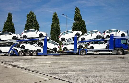 Экспорт автомобилей из России за 12 месяцев 2018 года принес прибыль в 3,6 млрд рублей