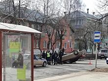 В Кирово-Чепецке на улице перевернулась «Лада»