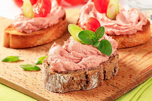 В рыбном паштете «Путина» нашли опасные бактерии