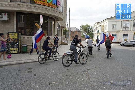В Кизляре состоялась спортивно-патриотическая акция «Велопробег» ко Дню Конституции Дагестана