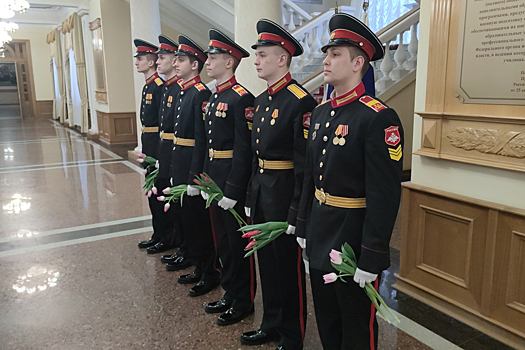 Воспитанники ЕкСВУ поздравили женщин – педагогов с Международным женским днём