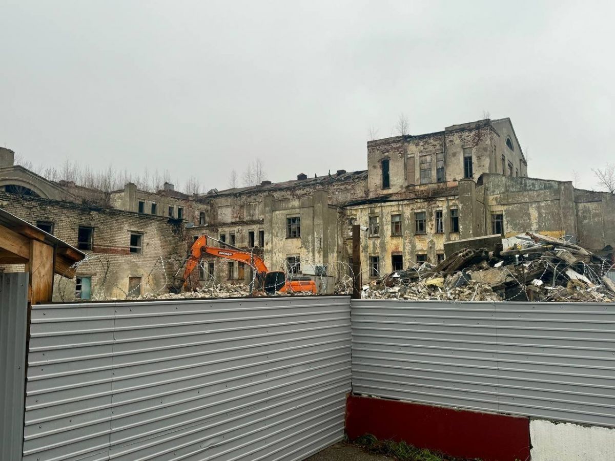 Конструкции ДК им. Ленина начинают разбирать в Нижнем Новгороде