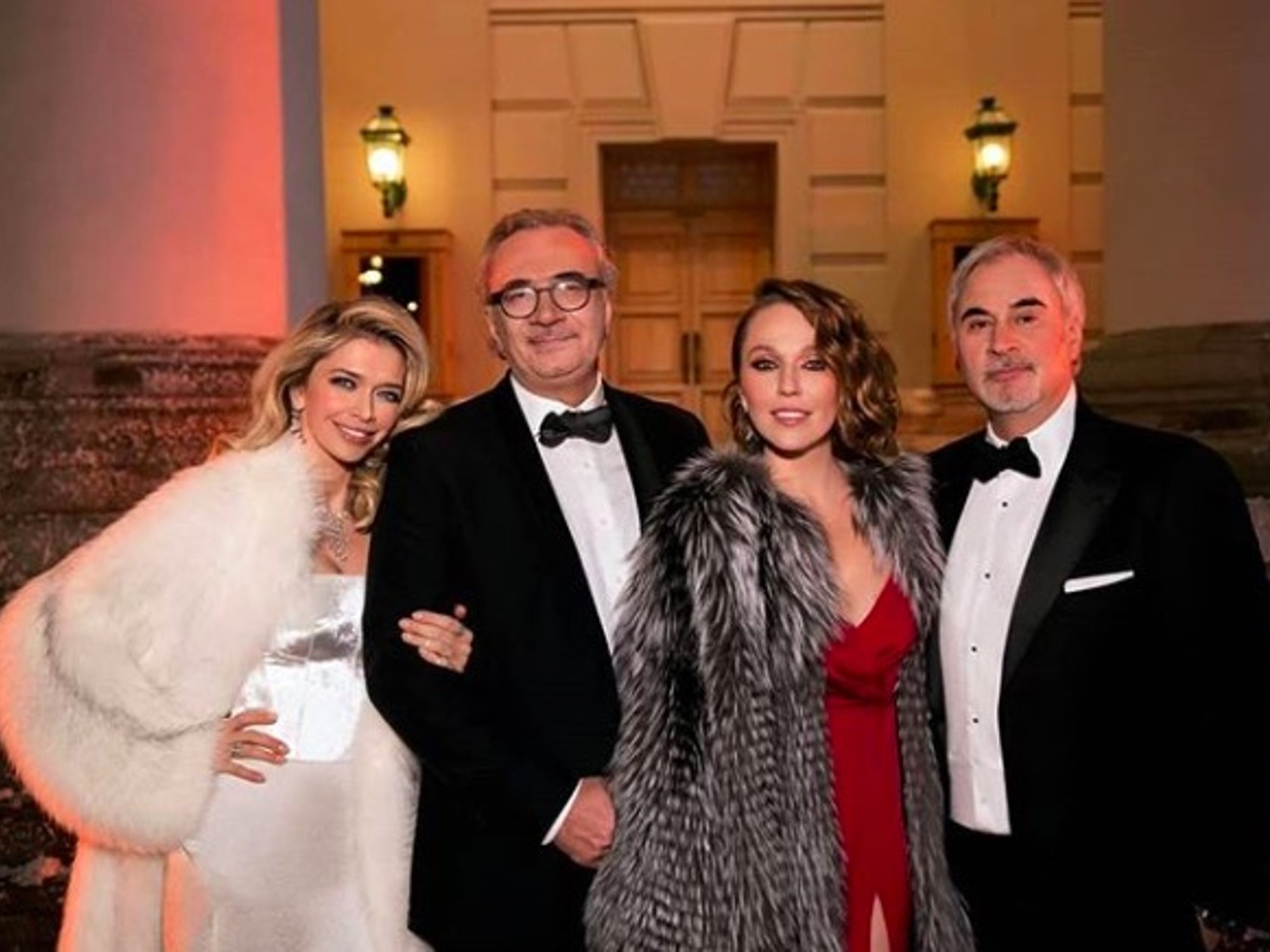 По парам. Валерий Меладзе, Константин Меладзе, Вера Брежнева и Альбина  Джанабаева спели в новогоднюю ночь - Рамблер/новости