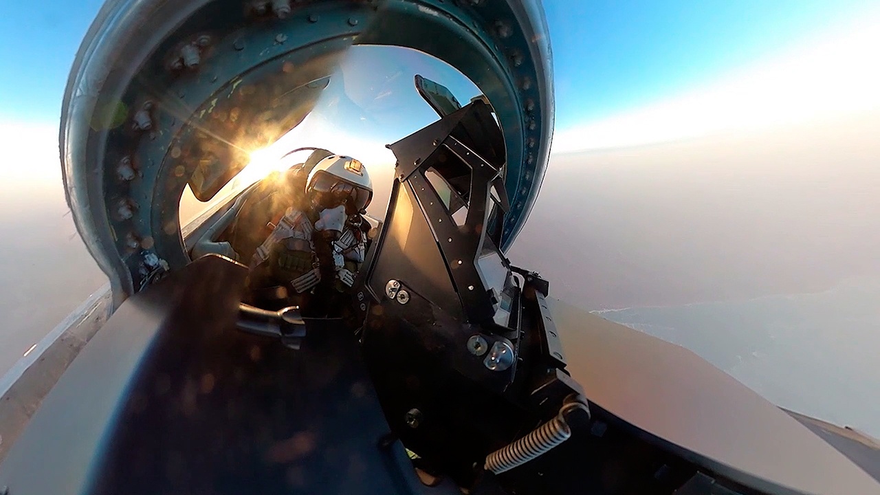 Истребители Су-35С провели патрулирование над Черным морем