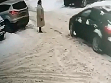 Российский водитель дважды переехал пенсионерку и попал на видео