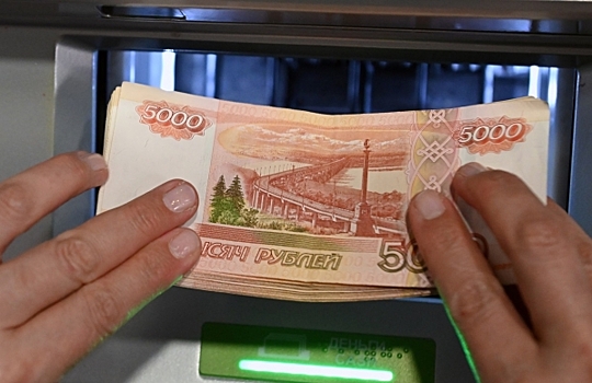 Наглый грабитель вырвал деньги из рук жителя Приморья: напал у банкомата с перцовкой