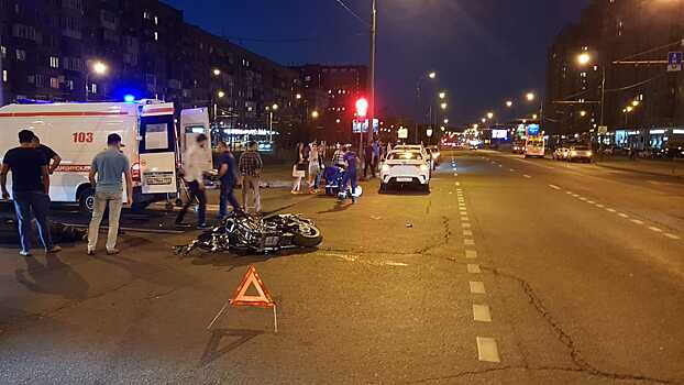 ДТП с участием мотоцикла и иномарки произошло на западе Москвы