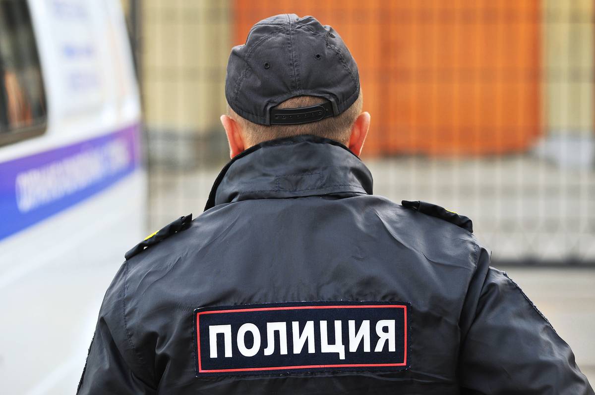 Россиянка заявила о насилии со стороны полицейского и попала под статью