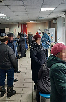 Нехватка сотрудников спровоцировала огромные очереди в почтовом отделении кузбасского города