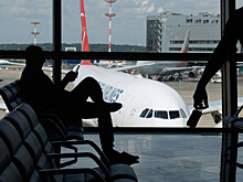 В московских аэропортах начали массово отменять рейсы