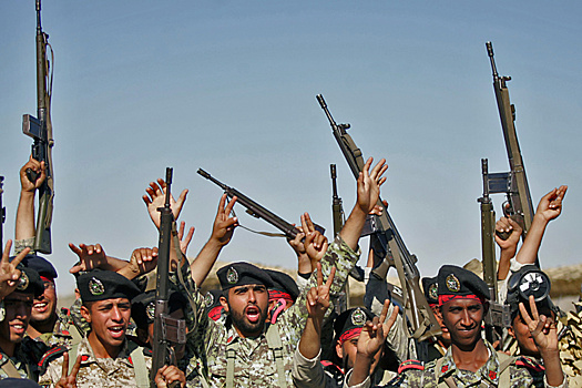 Иранские ракеты попали в военный корабль США