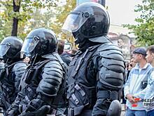 Силовики оцепили здания свердловского правительства и парламента