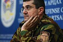Азербайджан объявил в розыск экс-президента и командующего армией Карабаха