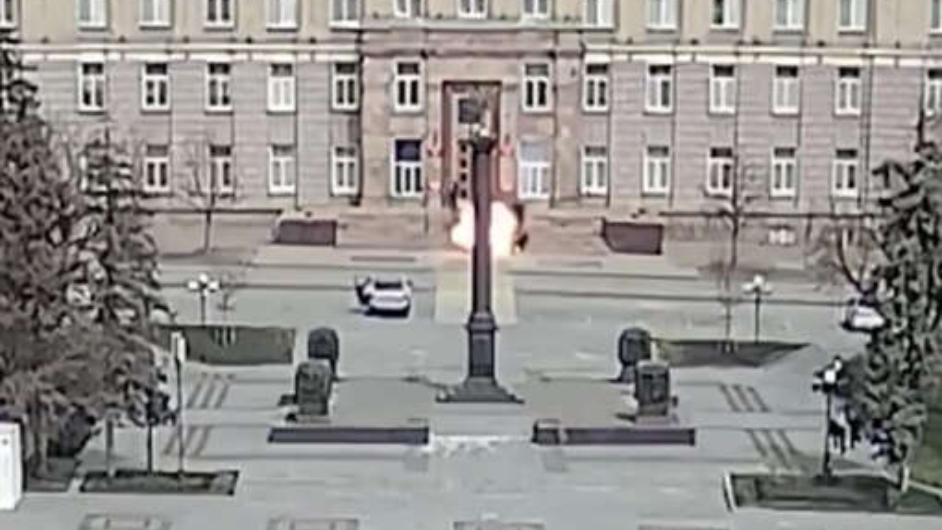 Гладков поделился видео удара БПЛА по зданию правительства Белгородской области