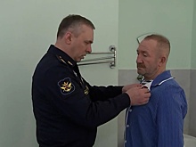 Замглавы МО РФ Садовенко в госпитале Вишневского вручил награды бойцам