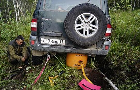 Необычный домкрат, который работает от автомобильного выхлопа