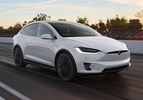 Ограничение скорости на электромобилях Tesla обманули с помощью изоленты