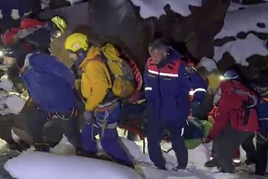 Появилась видеозапись эвакуации тела третьего погибшего в аварии на Эльбрусе