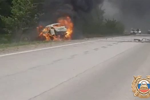 В Башкирии Mazda сгорела после столкновения с Renault Duster, пострадали три человека