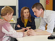 Съедобная посуда и «переводчик» для слепоглухих: проекты победителей конкурса «Новатор Москвы»