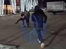 В Ростовской области на видео сняли драку с полуголым мужчиной на парковке