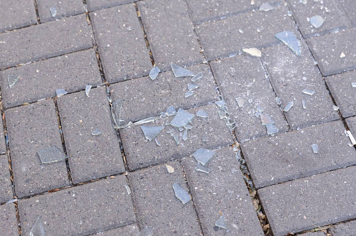 Обломки украинского БПЛА влетели в жилую многоэтажку в российском городе