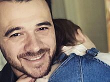 Певец Эмин Агаларов впервые показал лицо младшей дочери