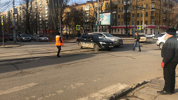 Участники ДТП на Рахова перекрыли трамвайные пути