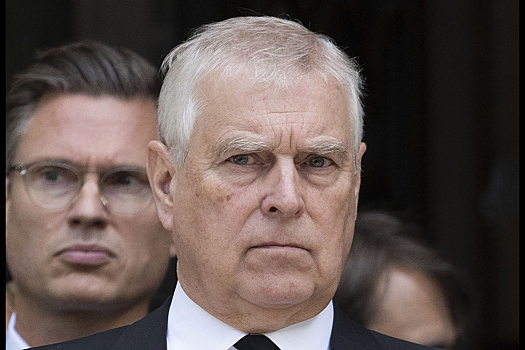 Из-за педофильского скандала у принца Эндрю отобрали все королевские титулы