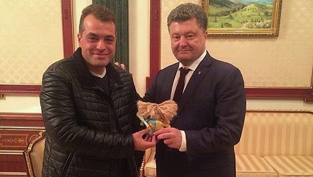 Советник Порошенко предложил принести к посольству РФ бутылочку "Боярышника"