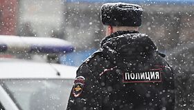 Падение стены здания на проезжую часть в Москве попало на видео