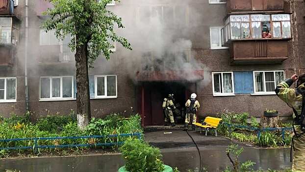 Четверых детей спасли из горящего дома в Череповце