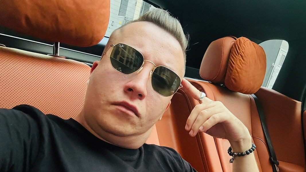 Директор Пьера Нарцисса попал в больницу из-за спора о наследстве с матерью певца