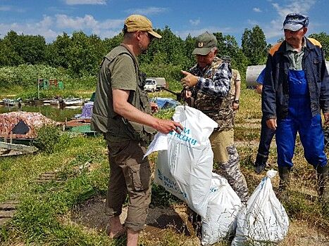 Полтонны мусора достали из костромского моря