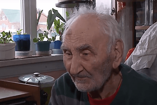 В Новой Ляле 96-летнему ветерану труда дали новую квартиру