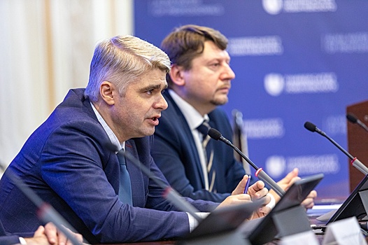 Коллективу ННГУ представили исполняющего обязанности ректора Олега Трофимова