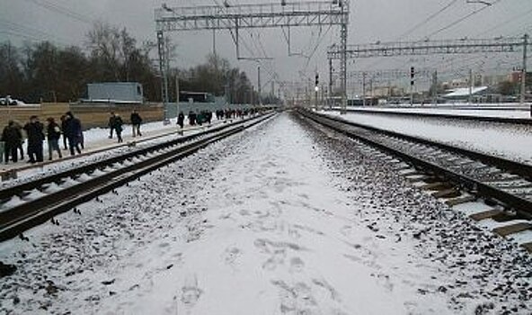Железнодорожники в столичном регионе борются со снегом, поезда идут по расписанию