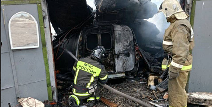 В Ростовской области во время ремонта автомобиля погиб мужчина