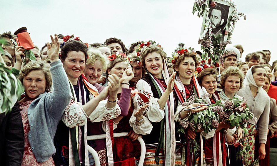 Жители Киева приветствуют Фиделя Кастро, 1963 год