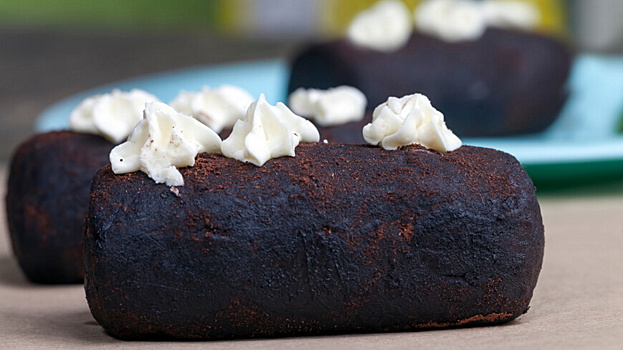 Огромное пирожное «Картошка» создали кондитеры в Петербурге