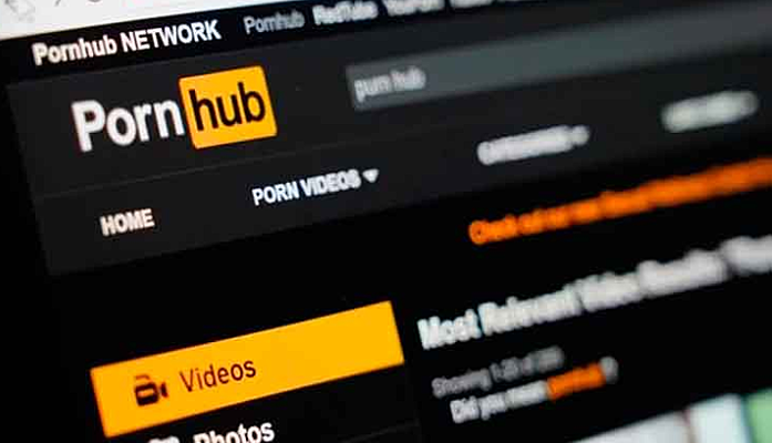 Шұлықтар мен аспалардағы порно