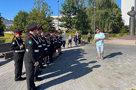 В парке Победы возложили цветы к памятнику маршалу К. К. Рокоссовскому