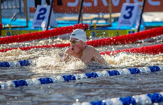 На чемпионате по зимнему плаванию в Петрозаводске побиты сразу несколько мировых рекордов