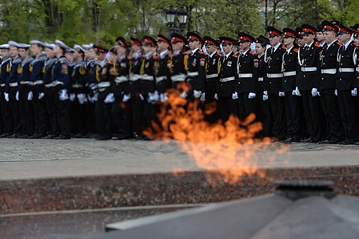 В Москве мужчина чуть не потушил Вечный огонь
