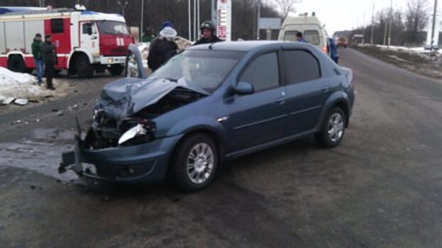 На Московском шоссе не поделили дорогу «Рено» и «Калина»