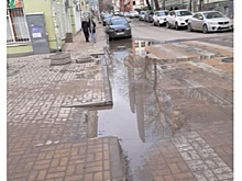 Санитайзер для обуви: ростовчане поспорили из-за лужи в центре города