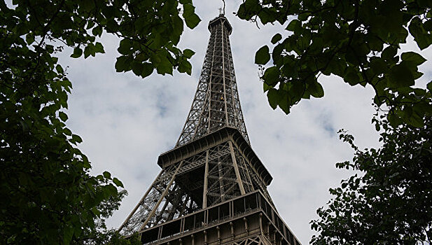 Париж не досчитался 2 млн туристов за год после терактов