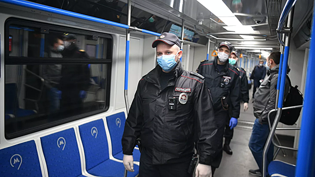 Только около 20% пассажиров общественного транспорта в Москве носят перчатки