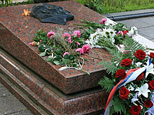 Могилу разведчика Кузнецова снова осквернили во Львове